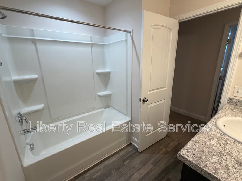Hinesville House: 224 Whipple Ave