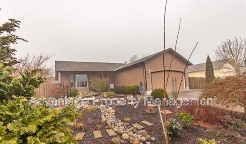 Albany House: 3122 30th SE