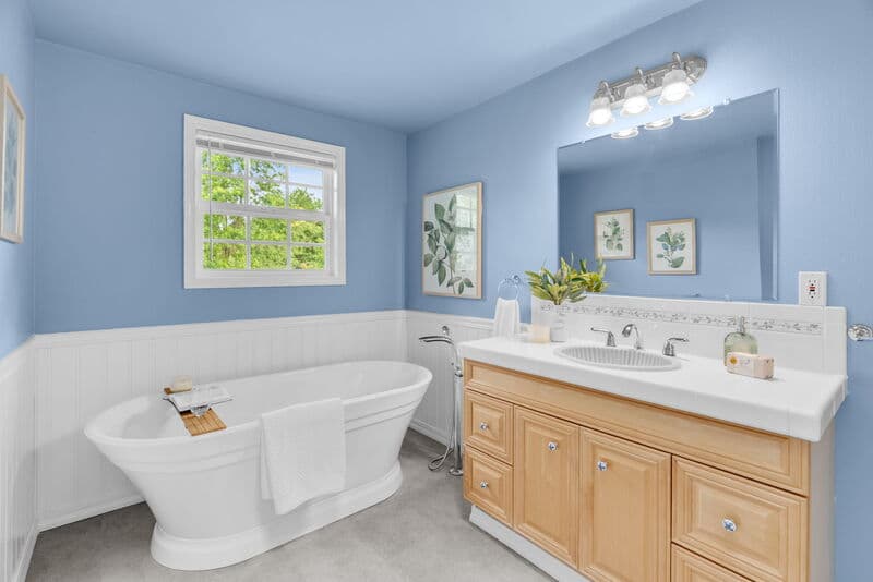 Portland House: 9255 Southwest Boones Ferry Road