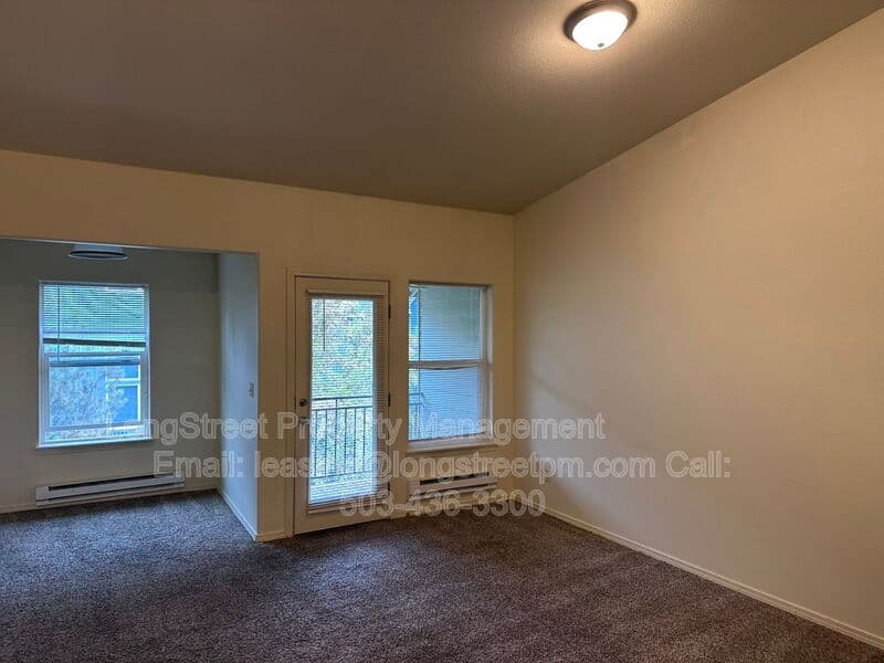 Portland Apartment: 300 SE 148th Ave