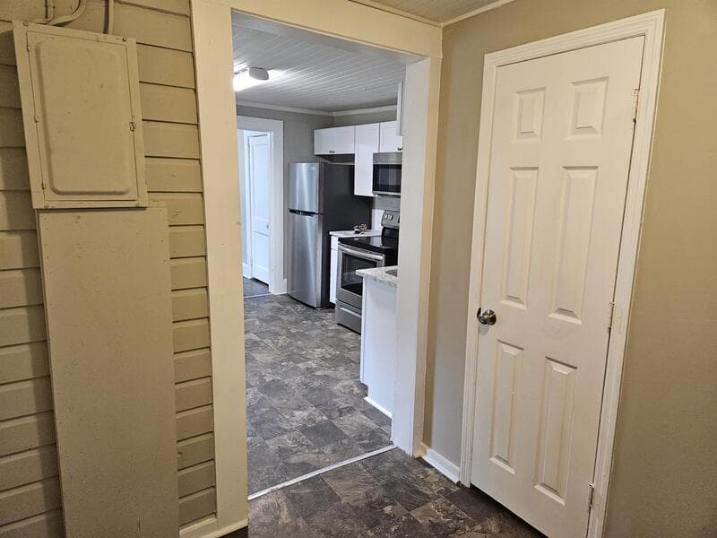 Winder Condo: 178 Georgia Ave - B