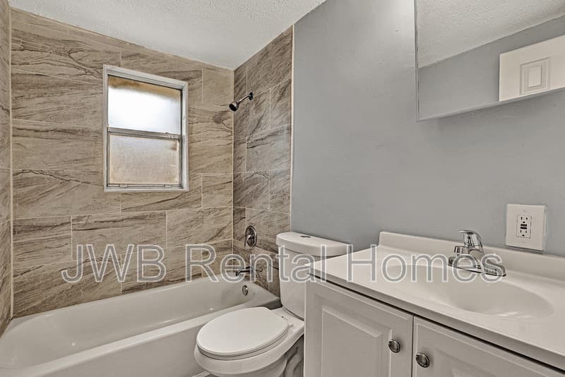 Jacksonville House: 3810 Brick Rd