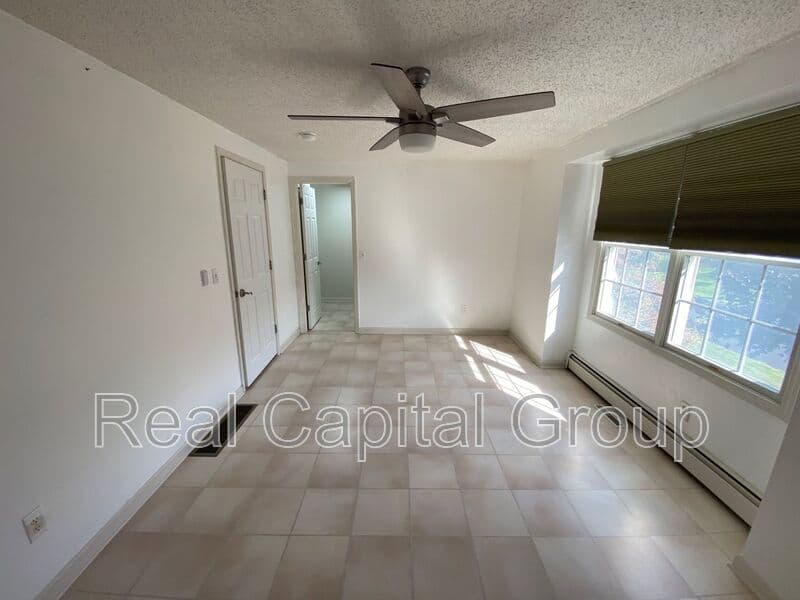 East Amherst House: 71 Berwick Ln