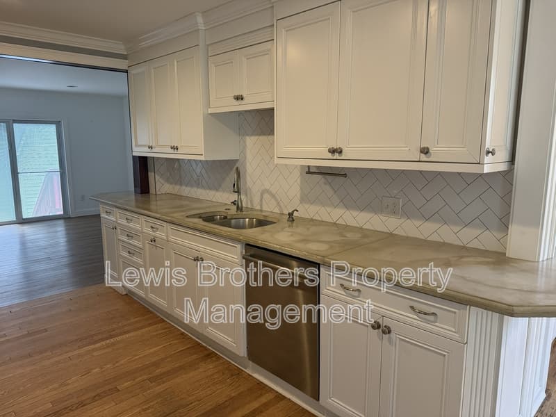 Richmond House: 1658 Foster Road