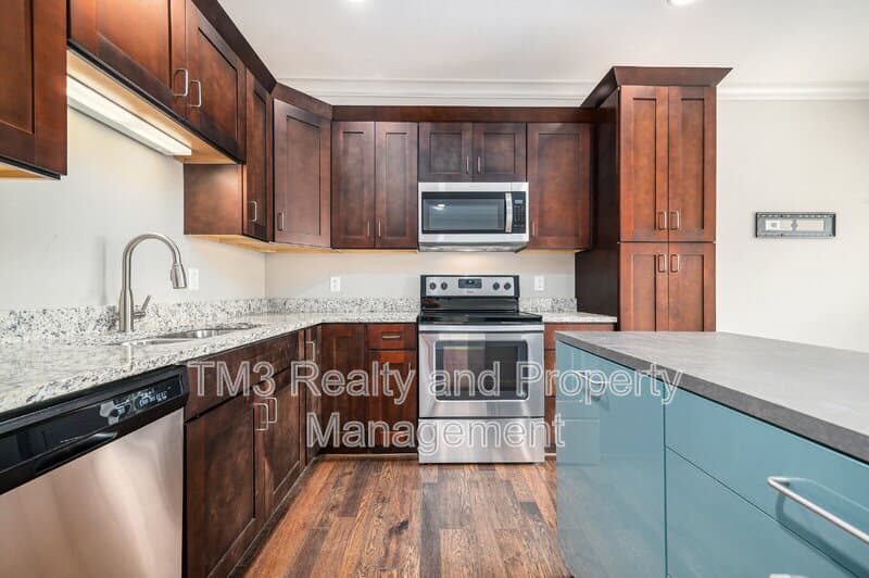 Overland Park Townhome: 15872 Valley View Dr