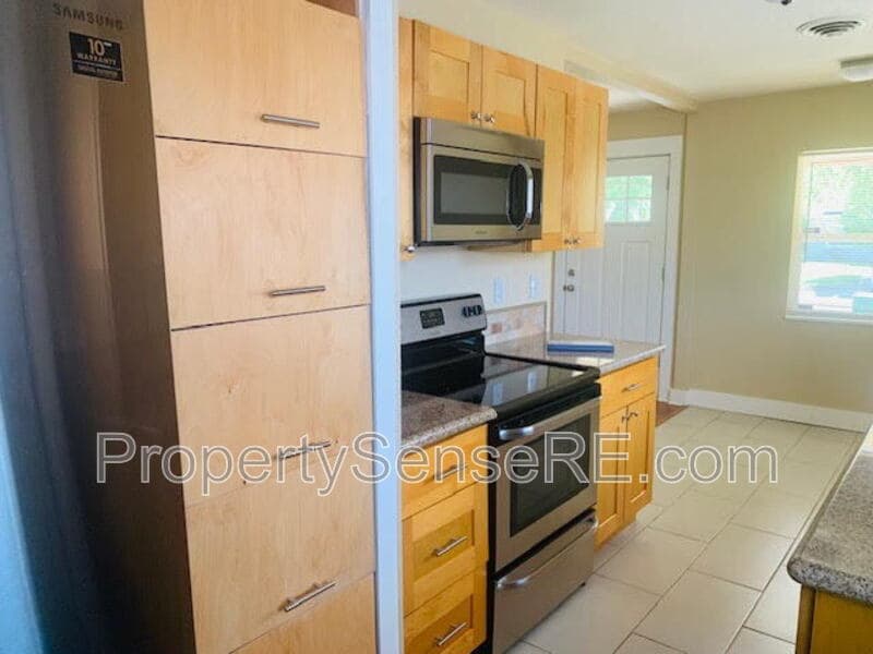 Aurora House: 1121 Alton Street