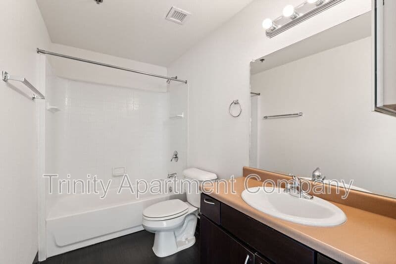 Albuquerque Apartment: 517 Gold Ave Sw