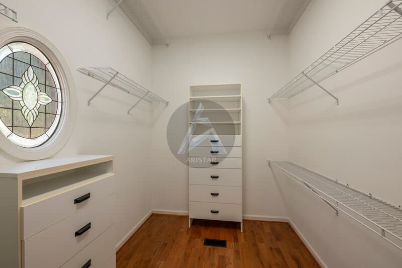 Kennesaw House: 5211 Hadaway Rd NW
