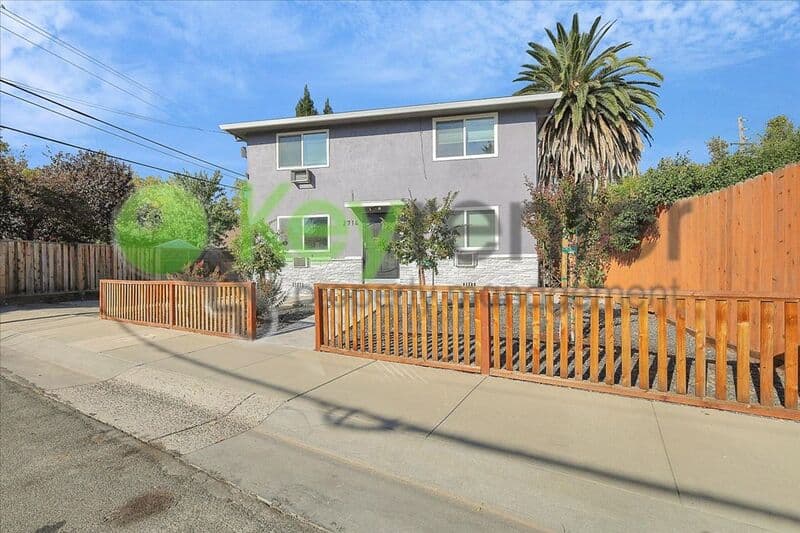 Sacramento House: 2714 San Fernando Way