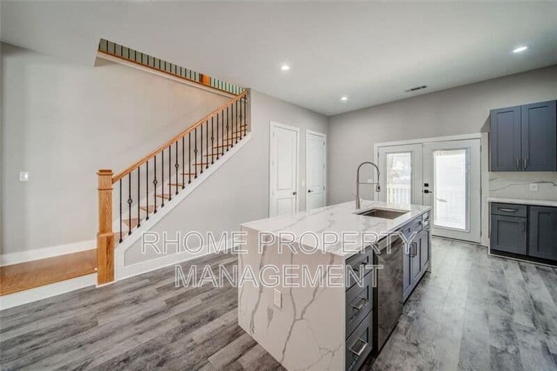 Atlanta House: 1058 White Oak Avenue