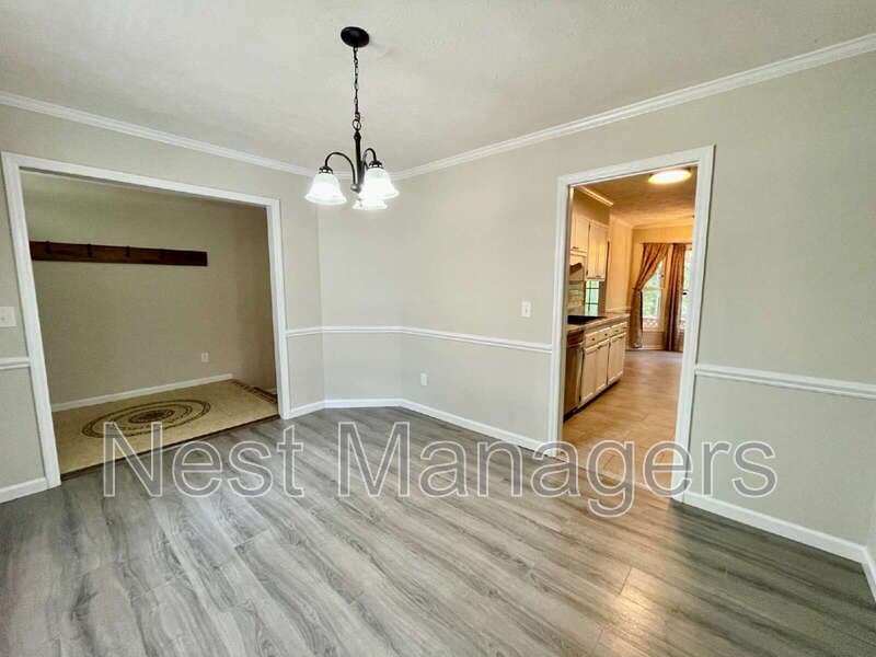 Fayetteville House: 6736 St Julian Way