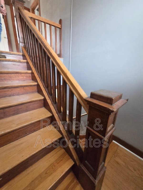 Louisville House: 3220 Grant Ave