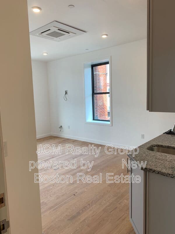 Lynn Condo: 64 Market Street