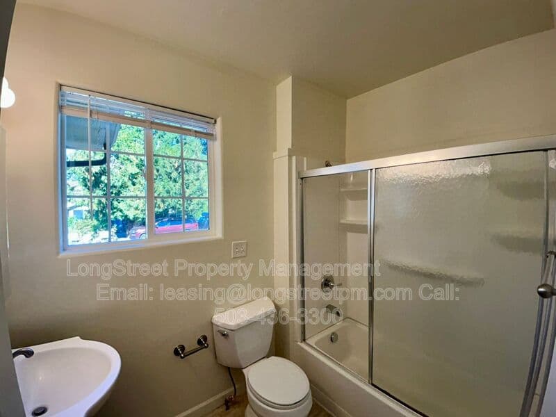 Portland Condo: 4848 SE Bybee Blvd