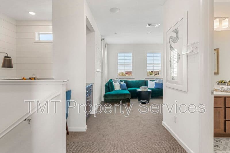 Sacramento Townhome: 31 Advantage Court