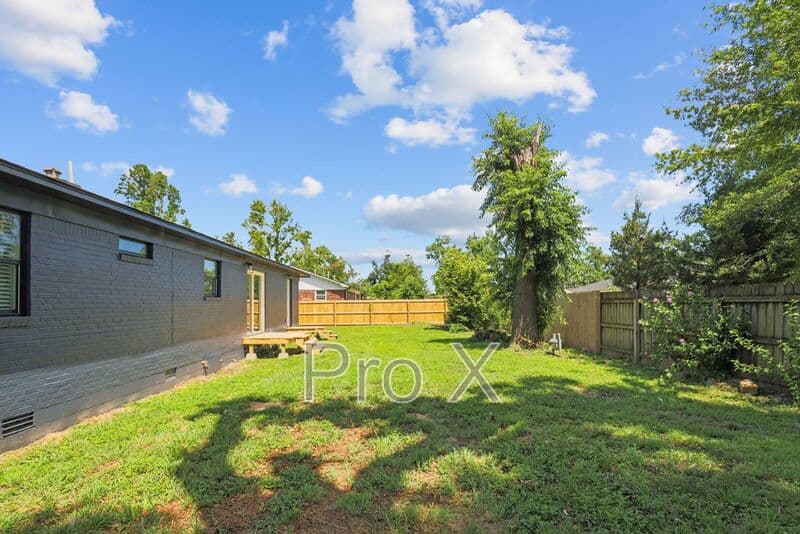 Bentonville House: 809 Carson Drive