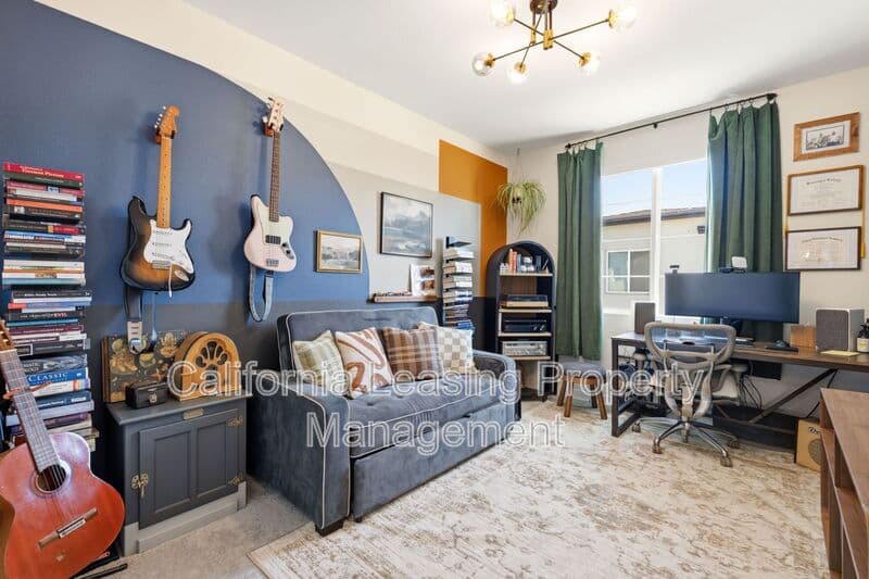 Valencia House: 27233 Red Willow Court