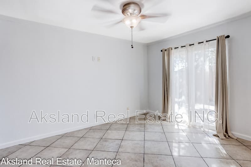 Manteca House: 14909 Pueblo Drive