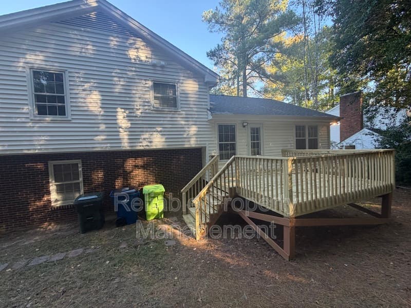 Raleigh House: 7717 Fiesta Way