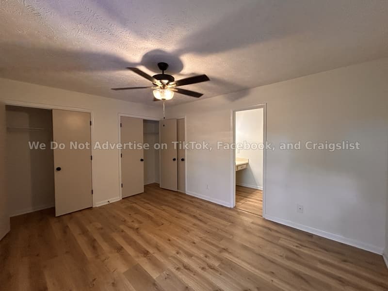 Fayetteville House: 137 Villa Drive