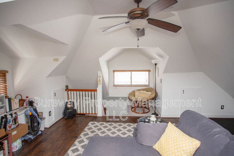 Magnolia House: 417 N Warwick Rd