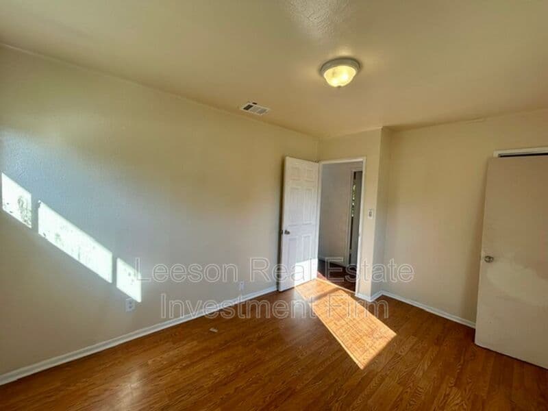 Shreveport House: 3054 Amherst St.