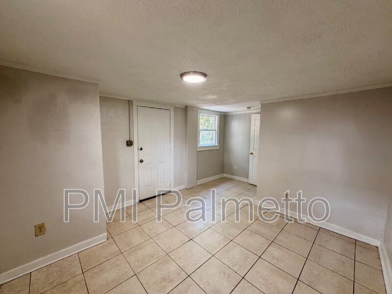 Columbia House: 1304 Mount Vernon Street