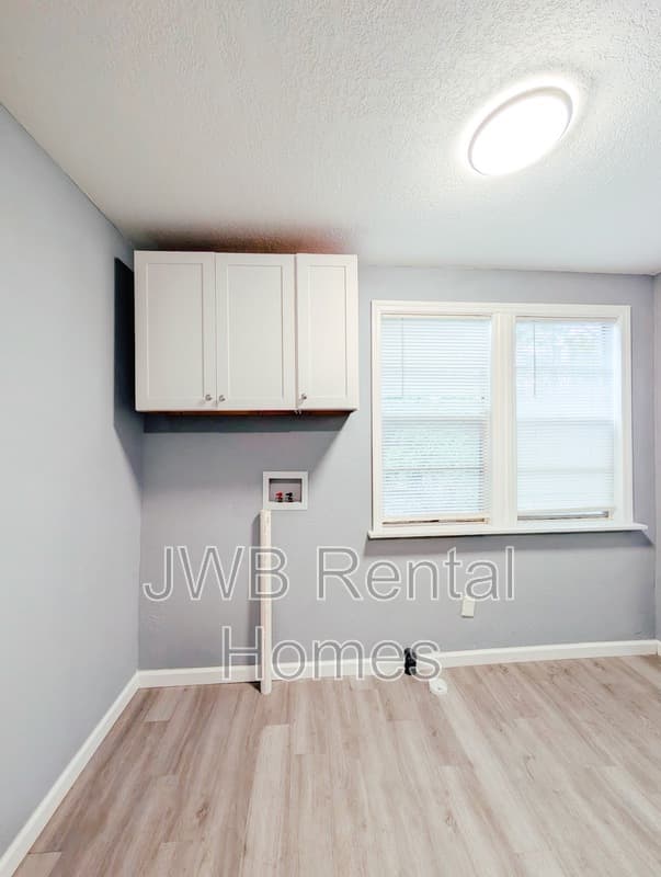 Jacksonville House: 1530 10th St W
