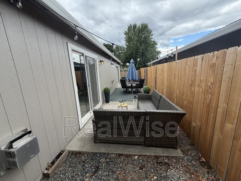 Grants Pass House: 1630 Medart Ln
