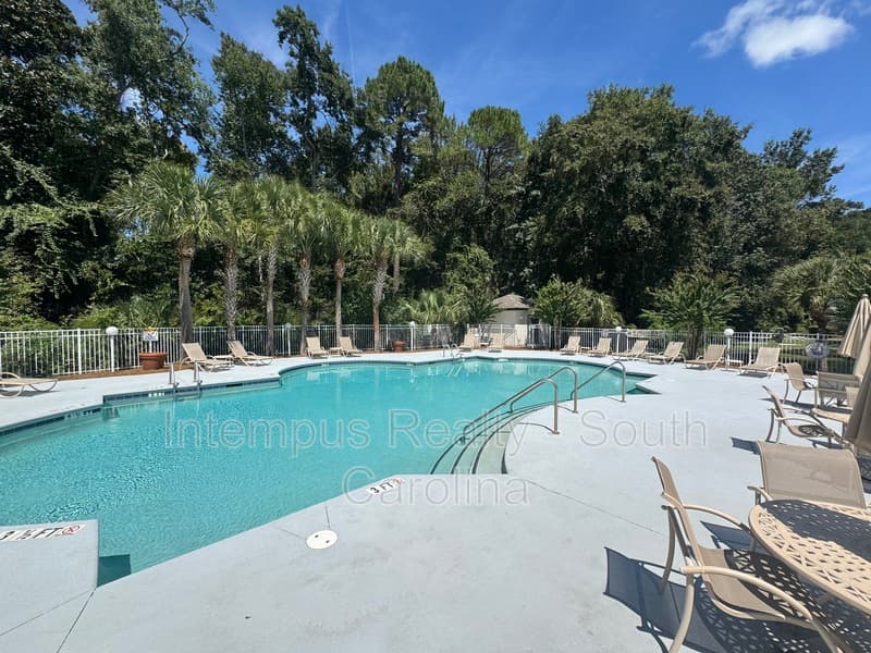 Bluffton Condo: 897 Fording Island Rd