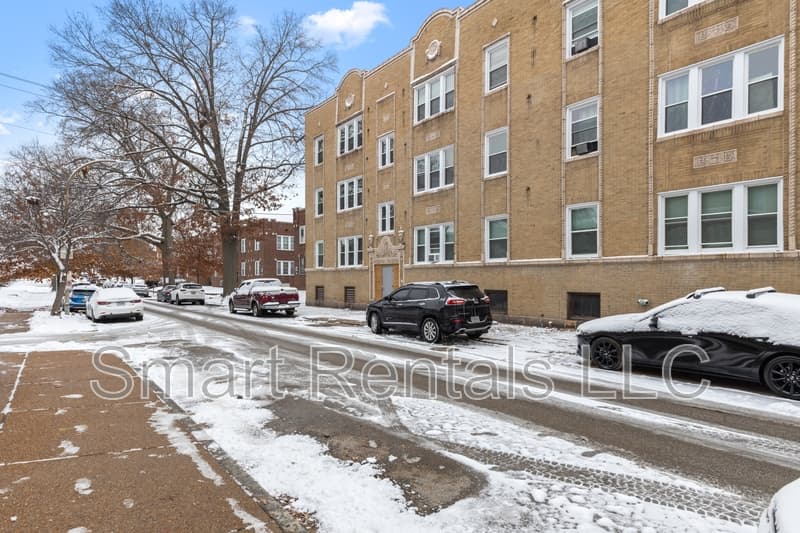 St. Louis Condo: 4209 Ellenwood Avenue - 202