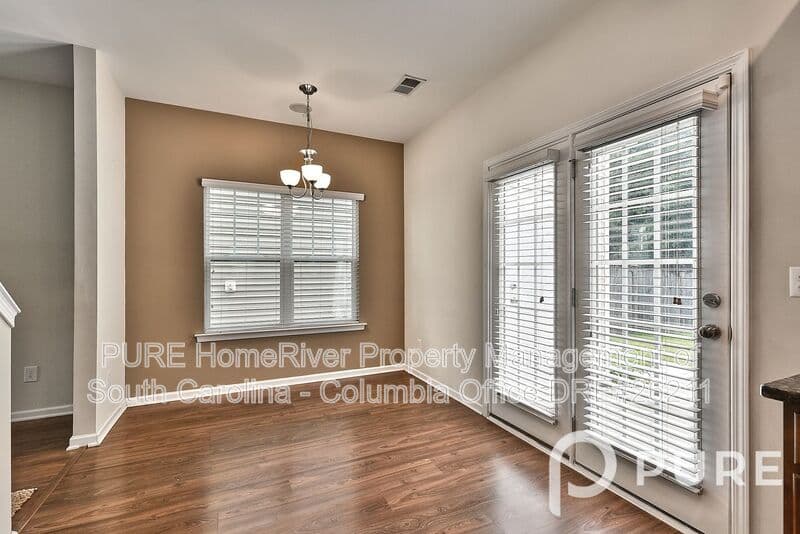West Columbia House: 512 Spanish Leaf Lane