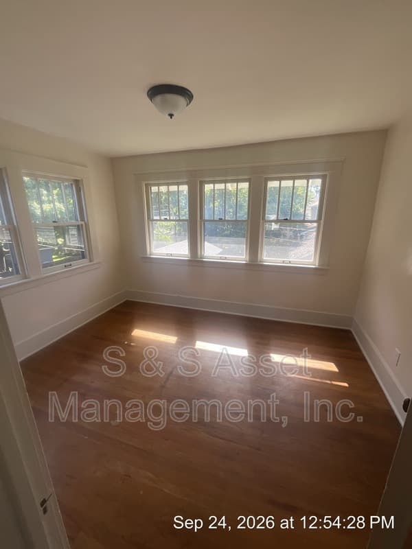 Lansing House: 1415 South Genesee Drive