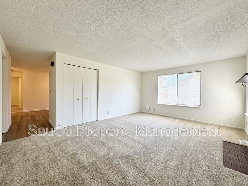 Hillsboro House: 1958 Northeast Darby Street