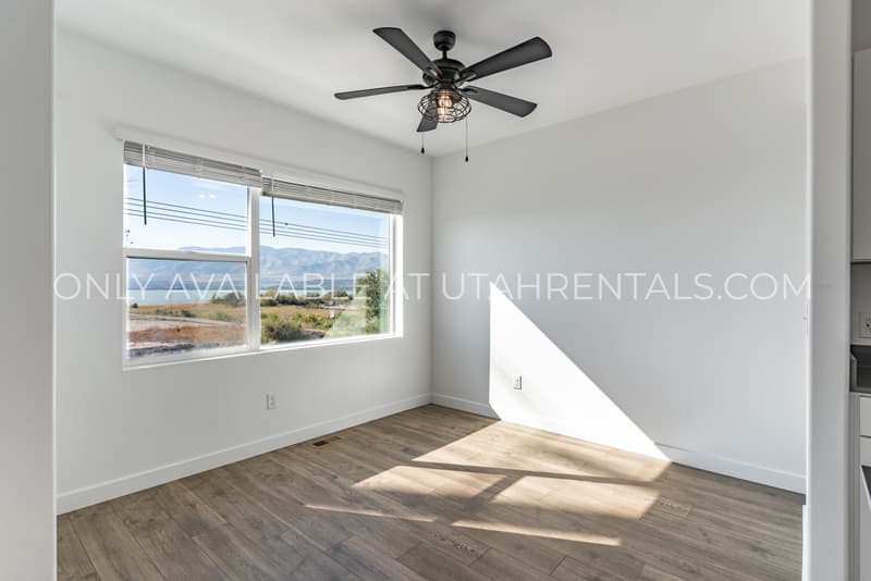 Saratoga Springs Townhome: 1139 E Hatch Row