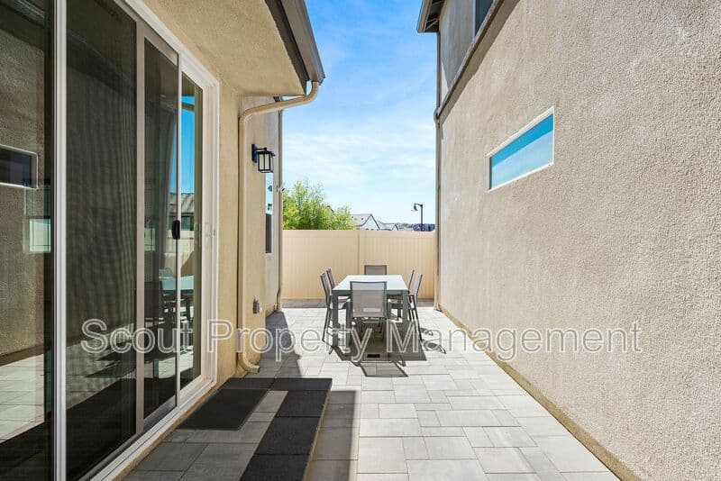Temecula House: 32519 Brunello Way