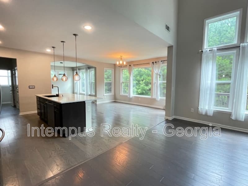 Powder Springs House: 3816 Thackary Dr
