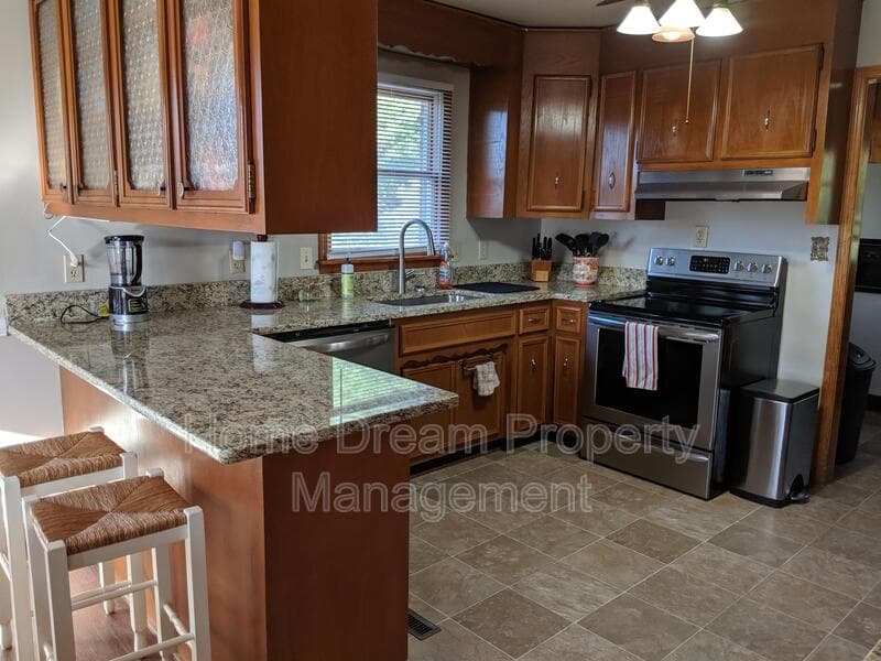 Fredericksburg House: 1401 Bragg Road A1