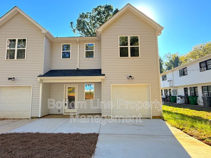 Charlotte Townhome: 2923 Burgess Dr