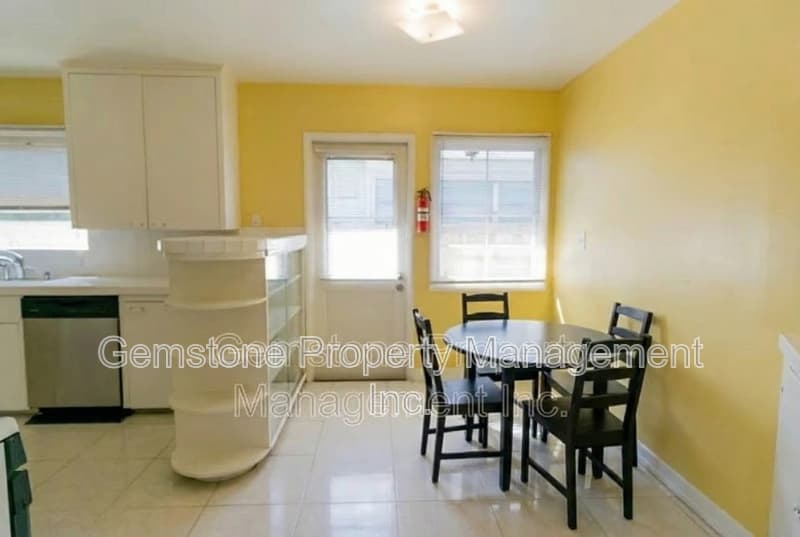 San Diego House: 4947 63rd St