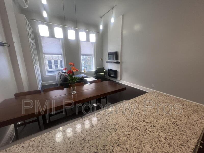 Milwaukee Condo: 715 North Milwaukee Street