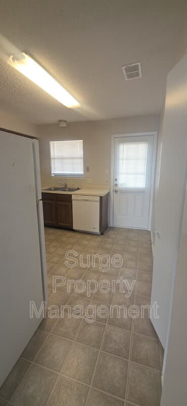 Benbrook Condo: 237 Vista Way