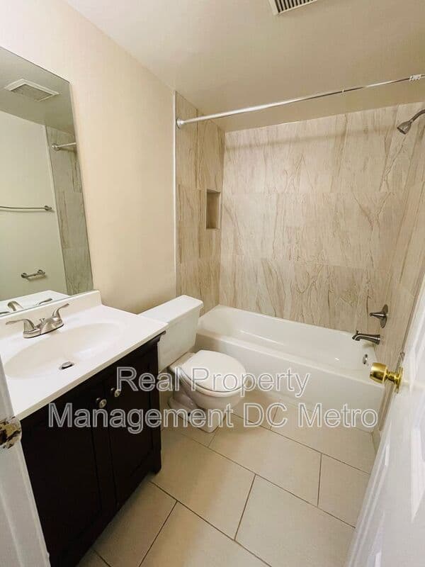 Washington Apartment: 815 Maryland Ave. NE