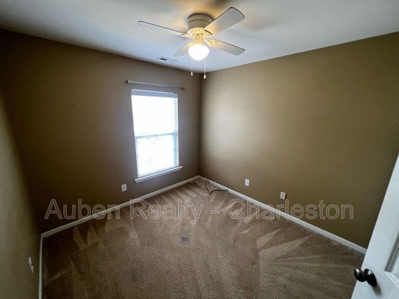 Summerville House: 226 S Lamplighter Ln