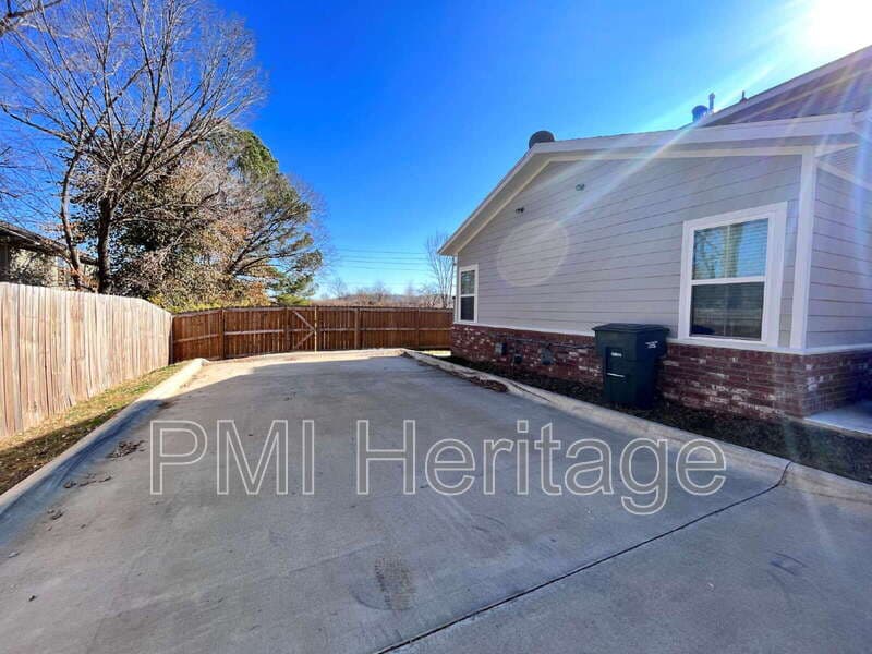 Fayetteville Condo: 1452 W Sligo St
