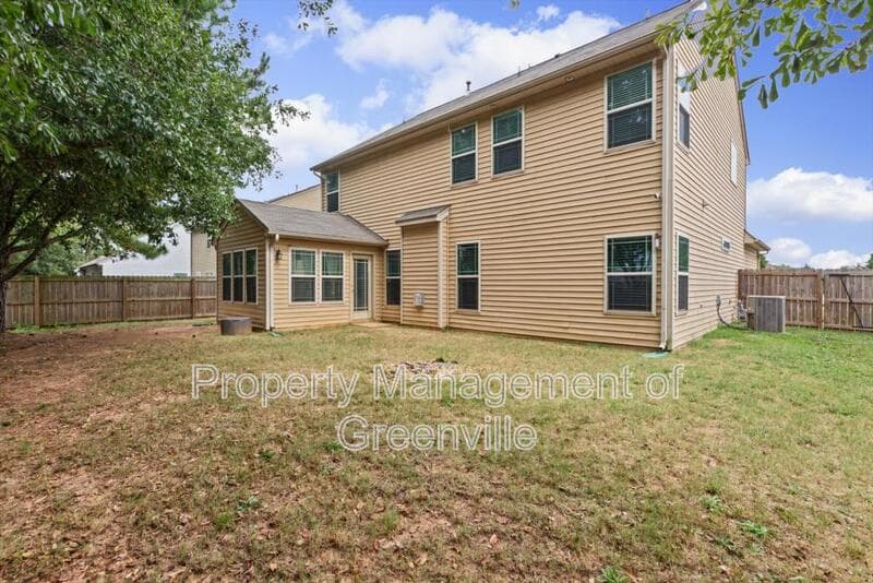 Simpsonville House: 10 Windsor Creek Ct