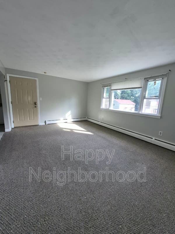 New Britain House: 32 Dean DriveUnit 2W