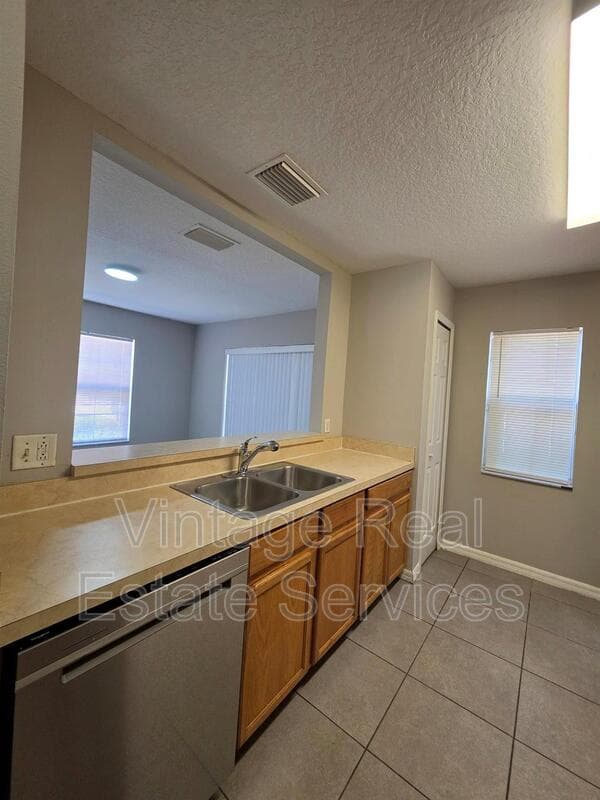 Valrico House: 3342 Spy Tower Ct