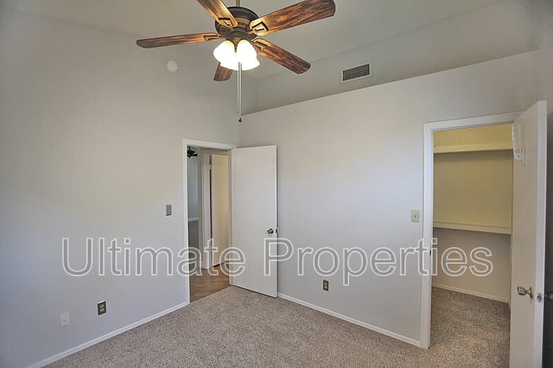 Peoria House: 8140 N 107th Ave