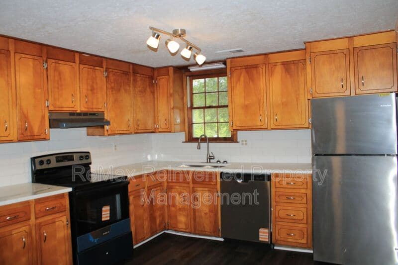 Aiken House: 3328 Vaucluse Rd.